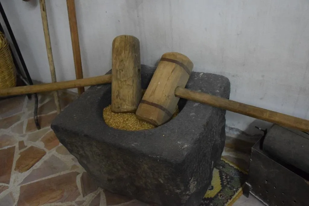 Mirateya dîrokî ya ji bavê xwe girtiye, diparêze