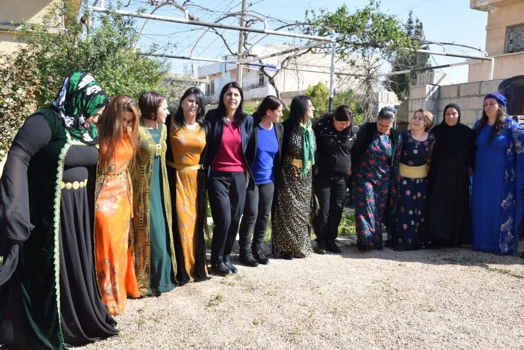 Ji bo piştgiriya jinên malbatên xwe di şer de winda kirine, komeleyek hate vekirin