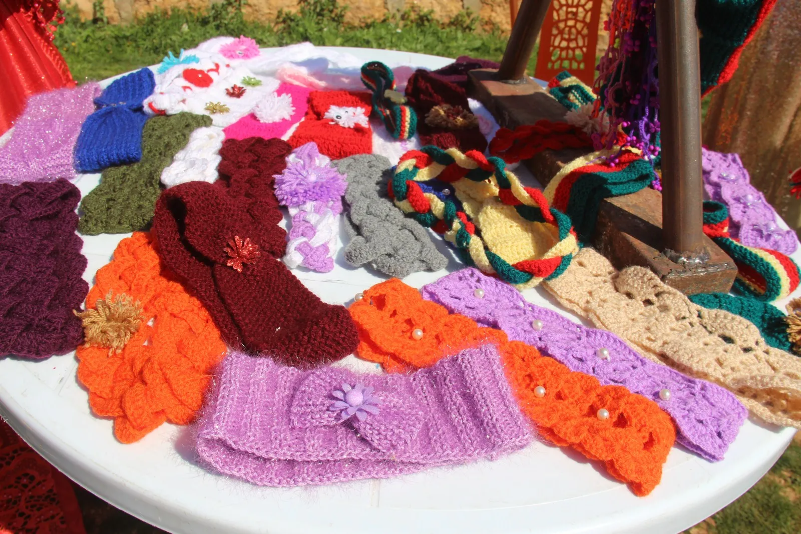 Di şahiya 8’ê Adarê de koçberên Efrînê destkariyên xwe pêşkêş kirin