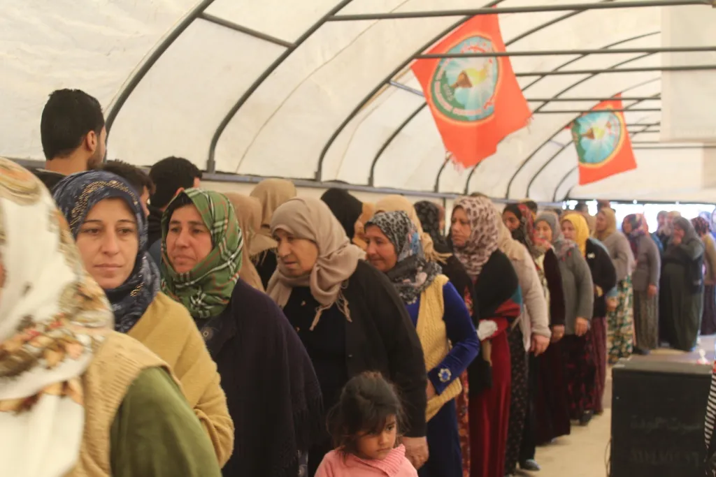 Şêniyên Kobanê sersaxî ji malbatên 2 şehîdan re xwest