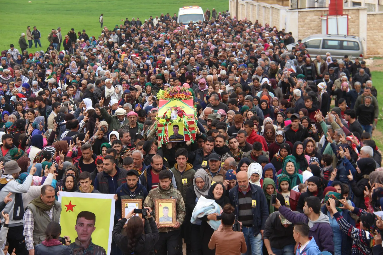 Şêniyên Efrînê şehîd Zinar oxir kir