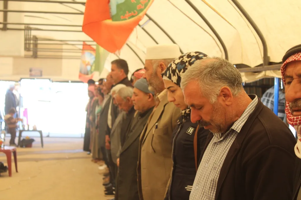 Şêniyên Kobanê sersaxî ji malbatên 2 şehîdan re xwest