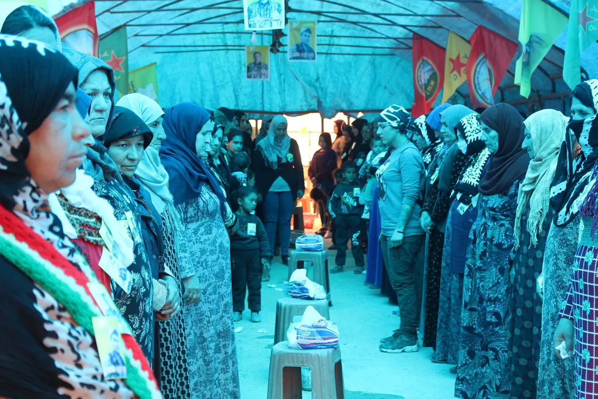 Şêniyên Qamişlo sersaxî ji malbatên şehîdên QSD`ê re xwest