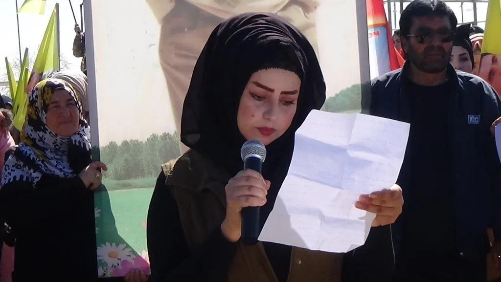 Şêniyên Til Hemîsê û Til Birakê bêdengiya dewleta Tirk a li ser şewata Îmraliyê şermezar kirin