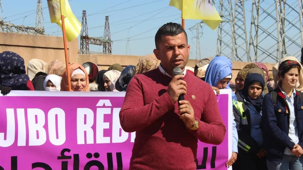 Şêniyên Til Hemîsê û Til Birakê bêdengiya dewleta Tirk a li ser şewata Îmraliyê şermezar kirin