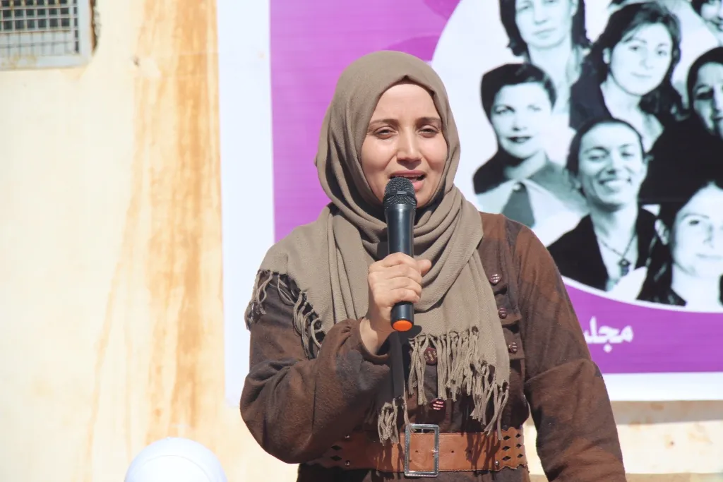 Çalakiyên 8`ê Adarê… li Minbicê civîn û li Şehbayê belavok hatin belavkirin