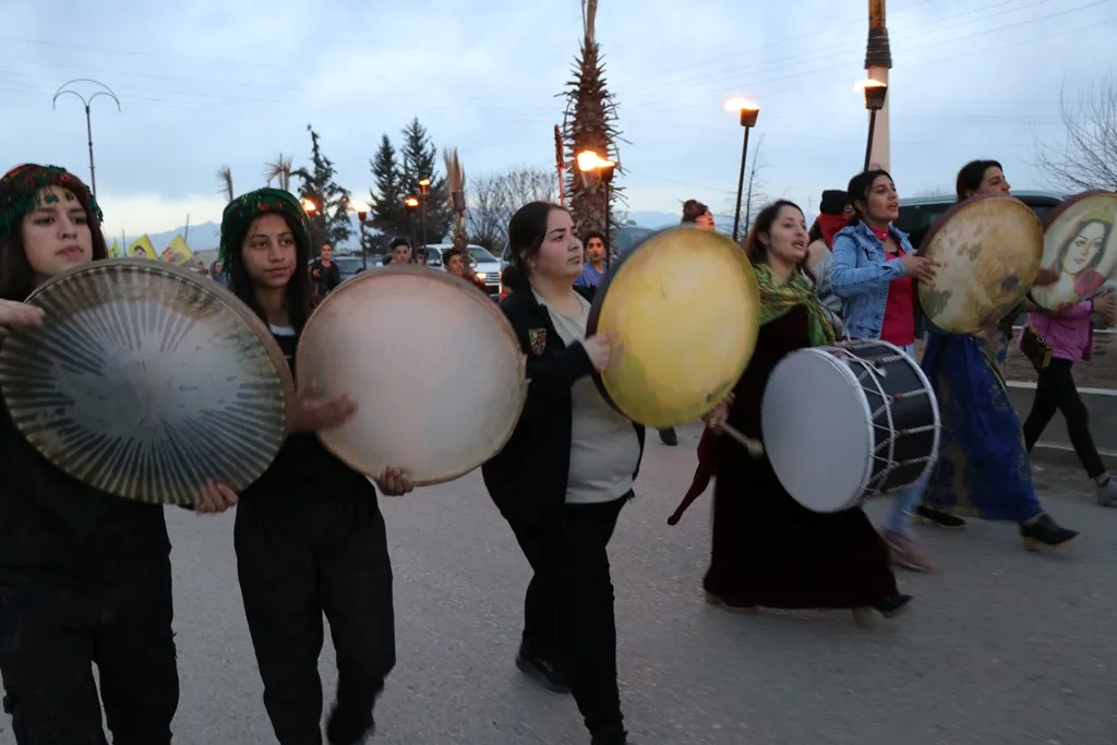 Têkildarî 8‘ê Adarê meşên bi meşeleyan hatin lidarxistin