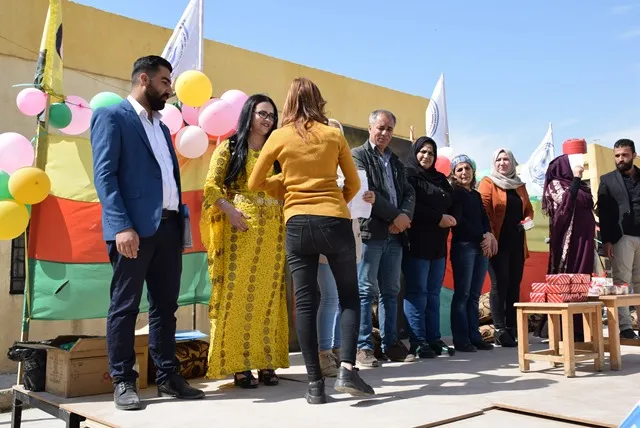 Xwendekarên serkeftî yên dibistana pîşeyî ya Qamişlo hatin xelatkirin