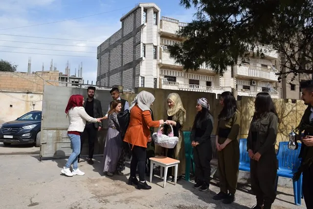 Xwendekarên serkeftî yên dibistana pîşeyî ya Qamişlo hatin xelatkirin