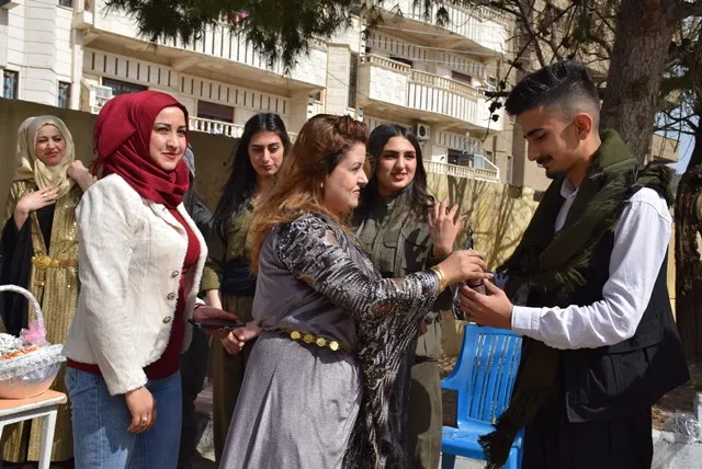 Xwendekarên serkeftî yên dibistana pîşeyî ya Qamişlo hatin xelatkirin