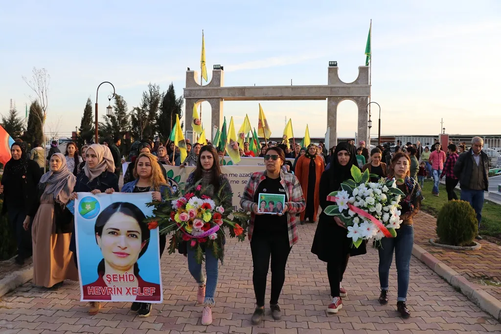Bi boneya 8`ê Adarê serdana gorên şehîdan kirin