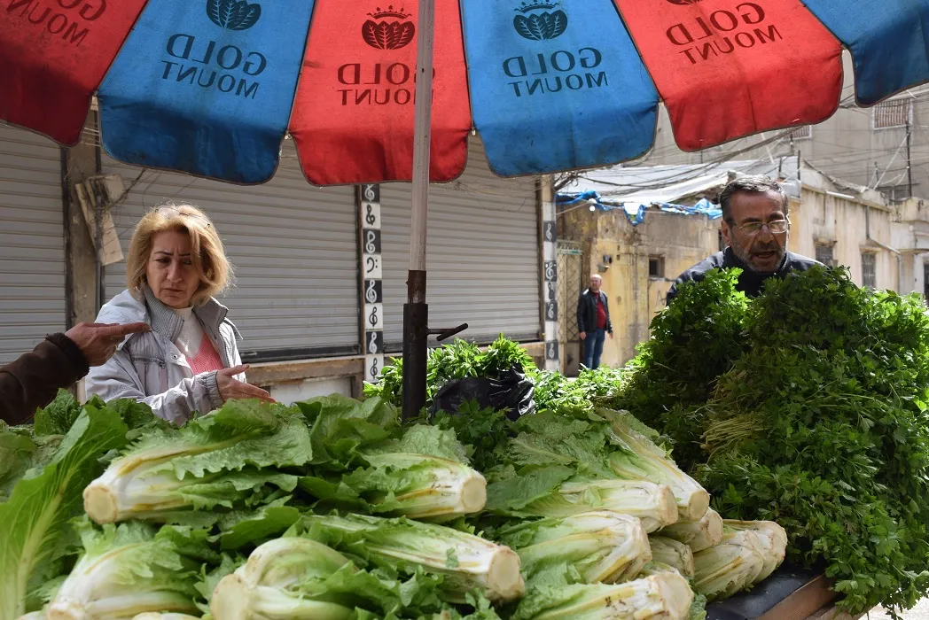 Di kolanên Qamişlo de firoşkarên gerok