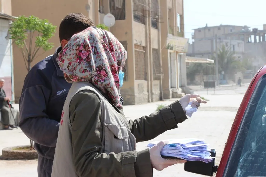 Heyva Sor a Kurd belavok li taxên Reqayê belav kirin