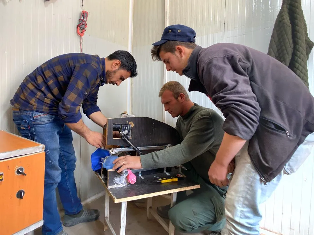Li Kobanê 3 ciwanan alavên nefeskişandinê çêkirin