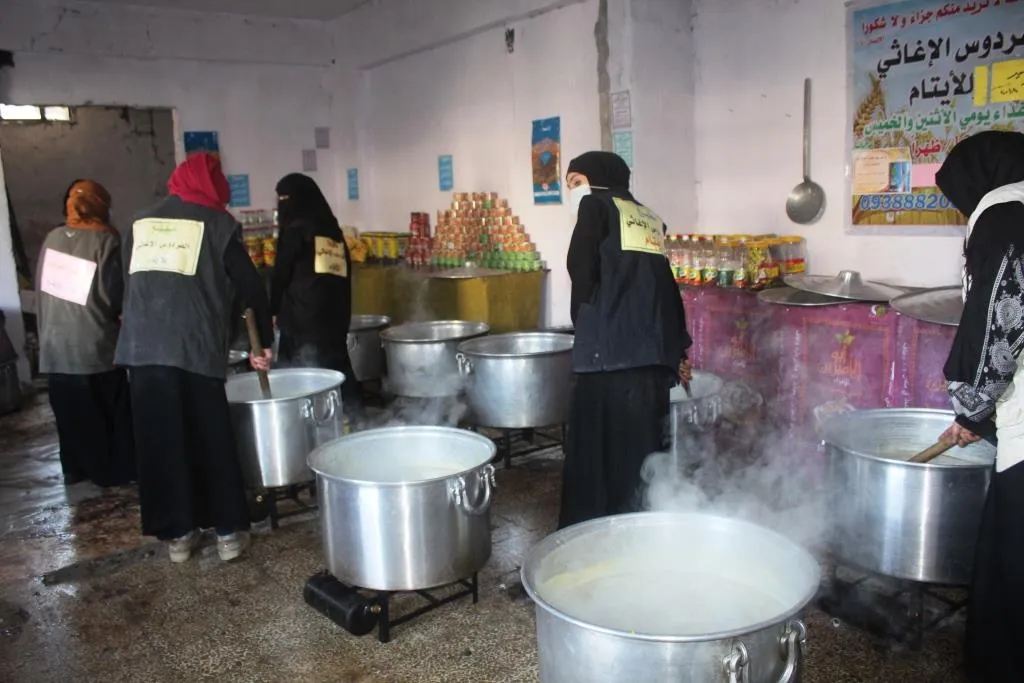 Xwaringeha El-Ferdos xwarinê dide zarokên sêwî û malbatên xizan