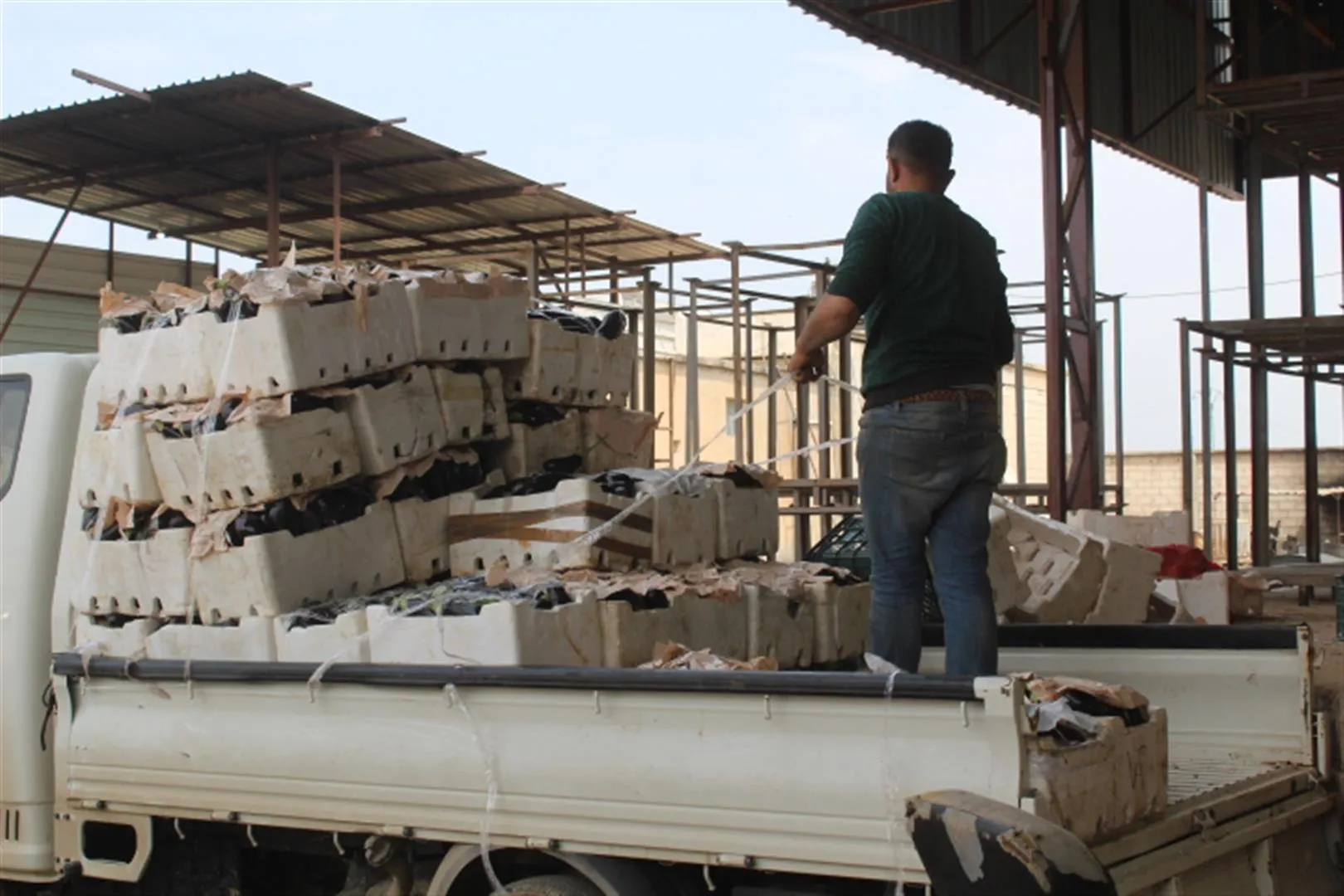 Bazirganekî ji Hesekê 550 pakêtên xwarinê li malbatên hewcedar belav kirin
