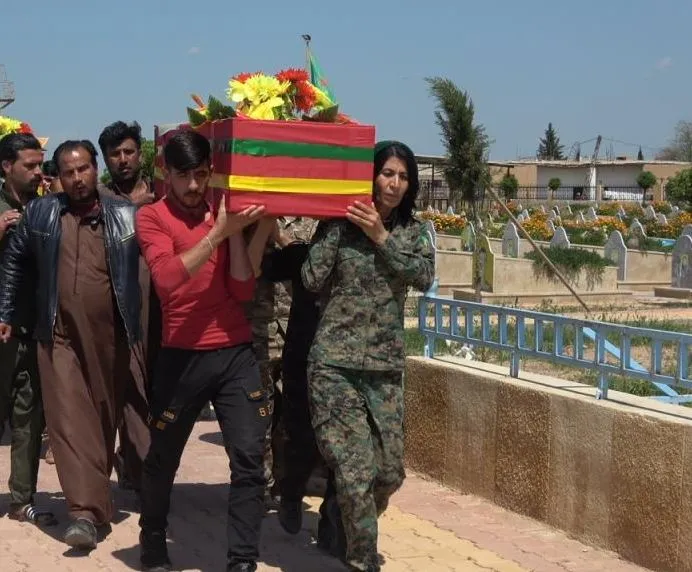 ​​​​​​​Cenazeyên 2 şehîdan li Hesekê hatin oxirkirin