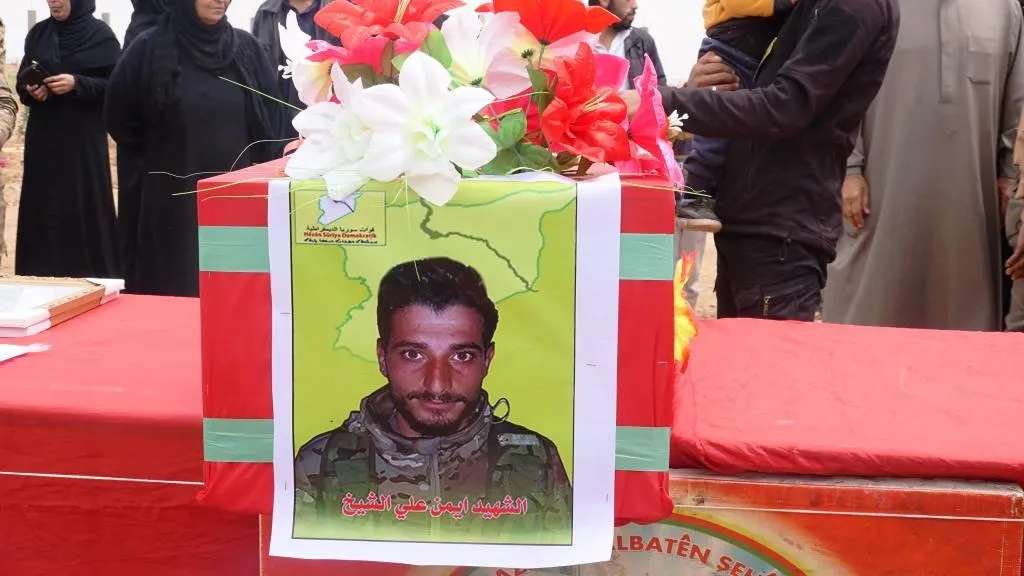 Şehîd Eymen Elî Şêx li Reqayê hat oxirkirin