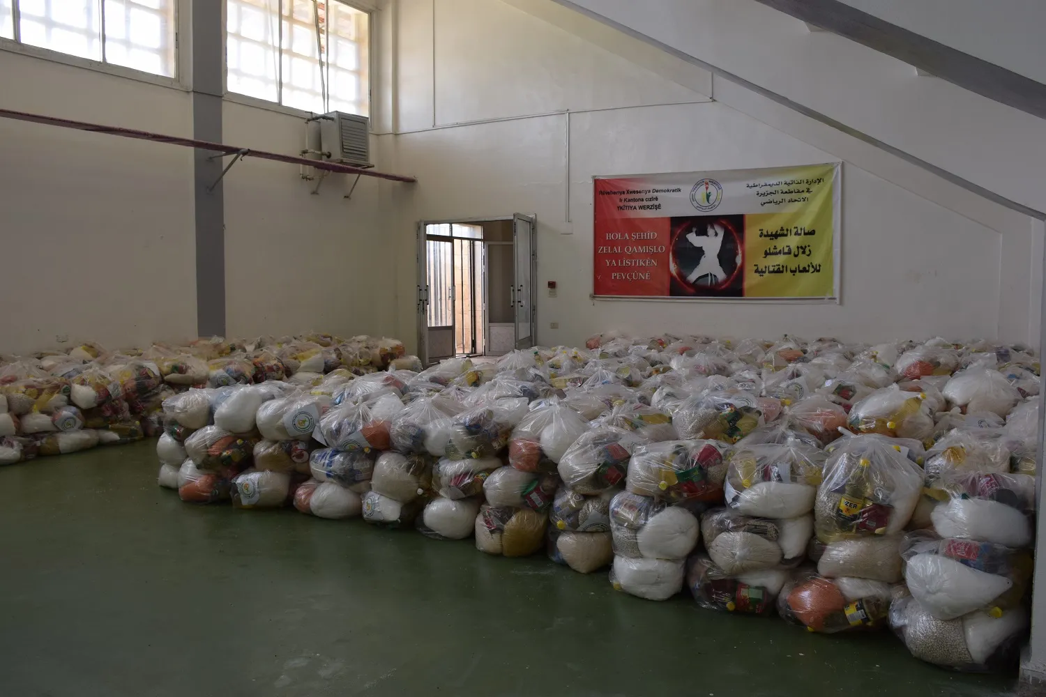 Desteya Kar û Barên Civakî ya Herêma Cizîrê dest bi belavkirina alîkariyan kir