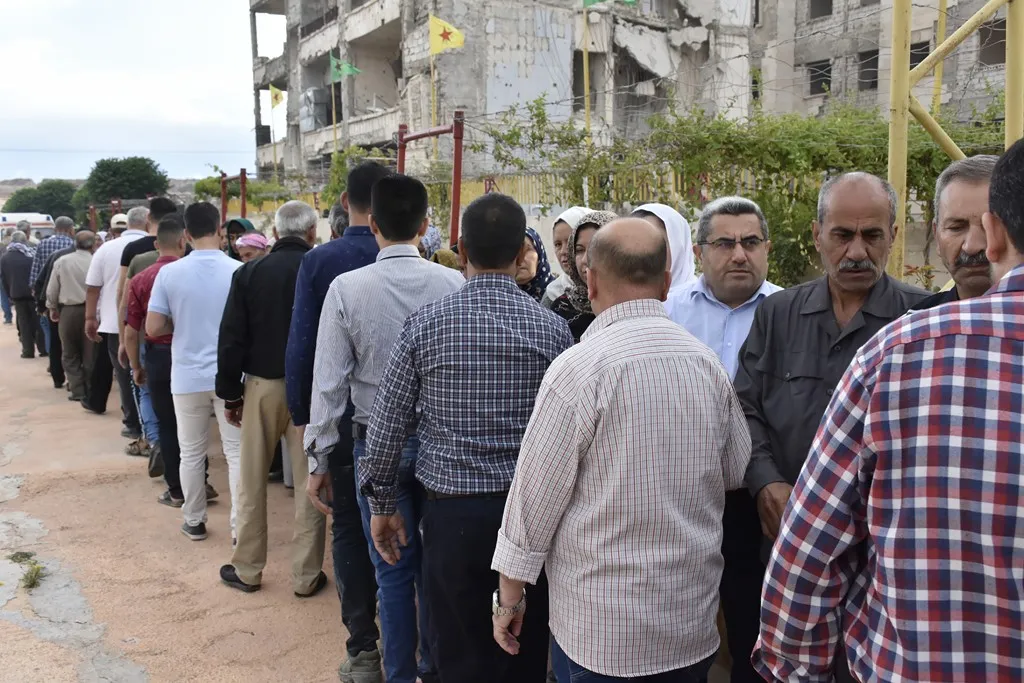 Şêniyên Bakur û Rojhilatê Sûriyê cejnê bi serdana goristanên şehîdan pîroz dikin