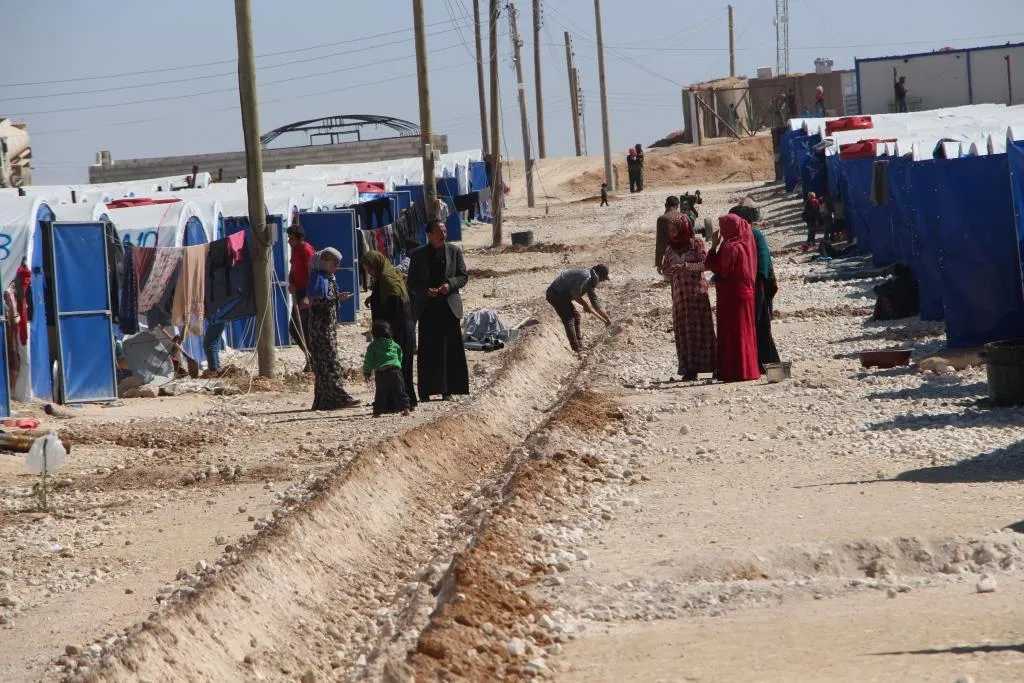 Di kampa koçberên Girê Spî de jiyana komînal