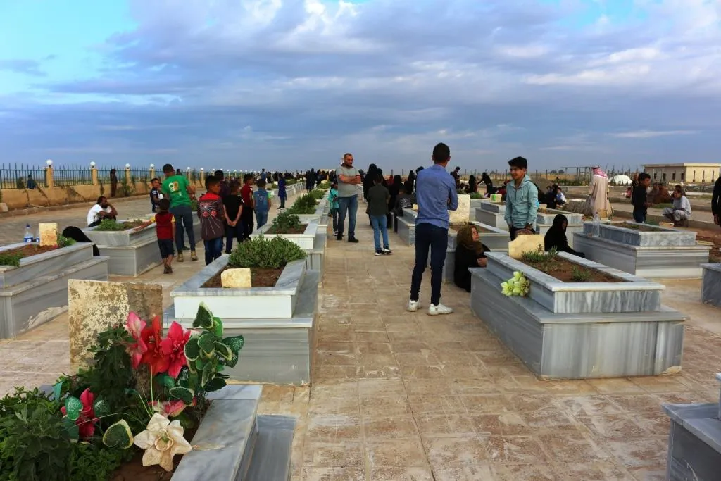 Şêniyên Bakur û Rojhilatê Sûriyê cejnê bi serdana goristanên şehîdan pîroz dikin