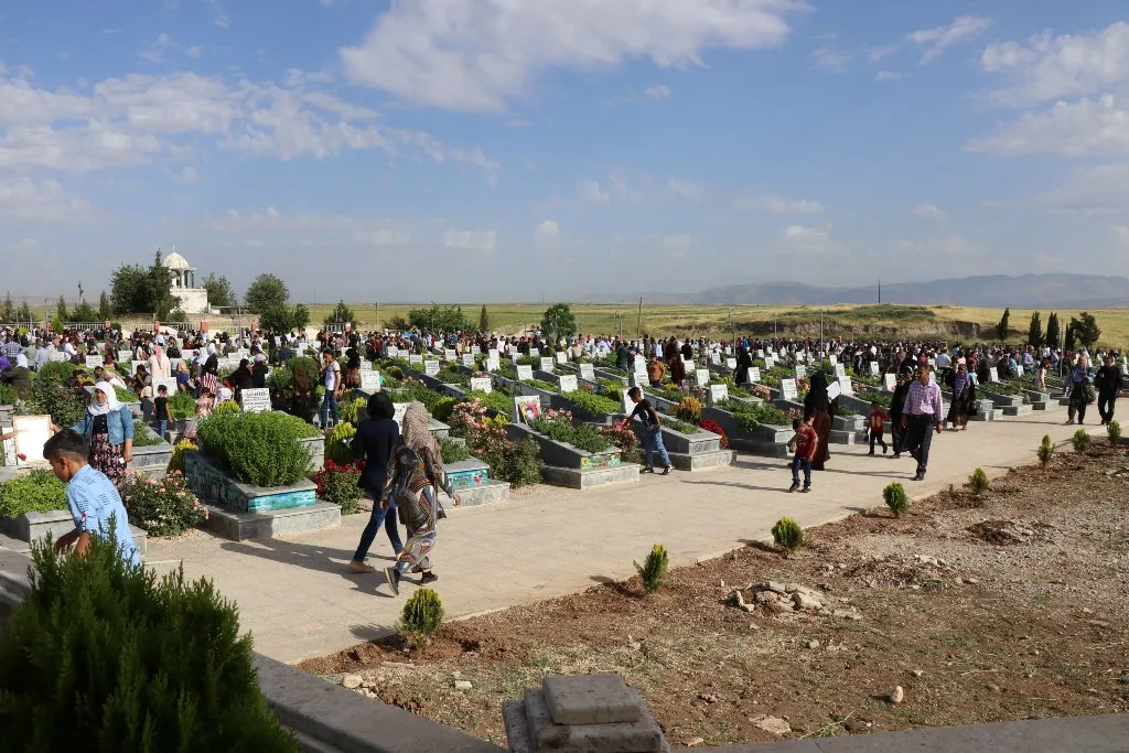 Şêniyên Bakur û Rojhilatê Sûriyê cejnê bi serdana goristanên şehîdan pîroz dikin