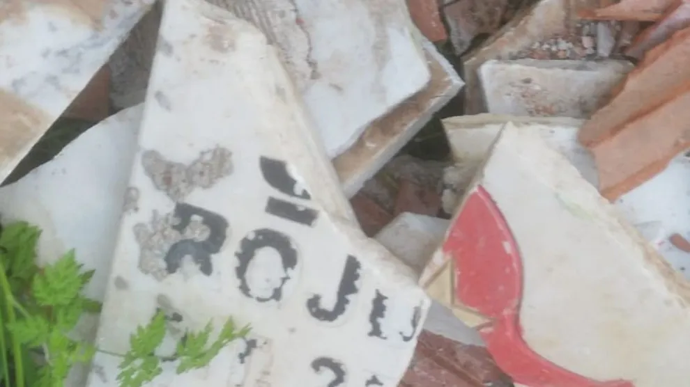 Leşkerên Tirk gorên şehîdên kurdan xerab dike