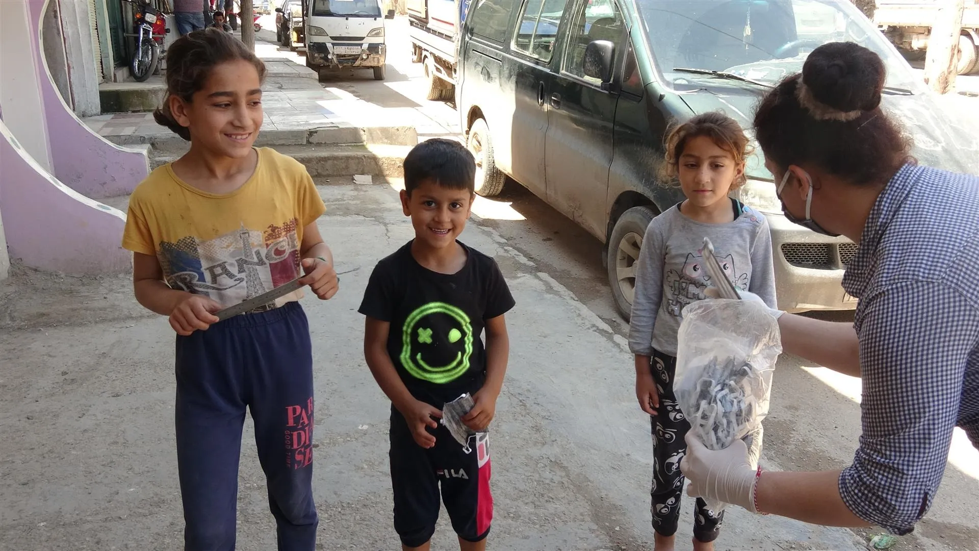 Yekîtiya Jinên Ciwan li Hesekê mask li şêniyan belav kir