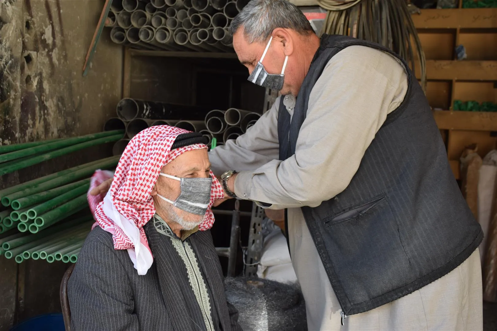 Yekîtiya Jinên Ciwan li Hesekê mask li şêniyan belav kir
