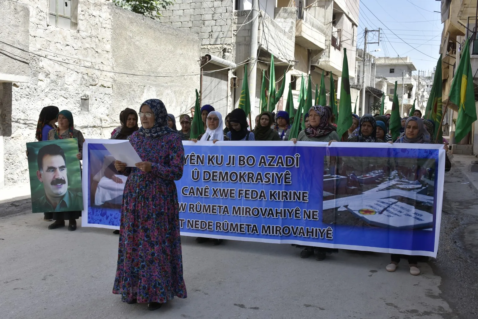 Kongreya Star kiryarên dewleta Tirk ên li dijî gorên şehîdan şermezar kirin