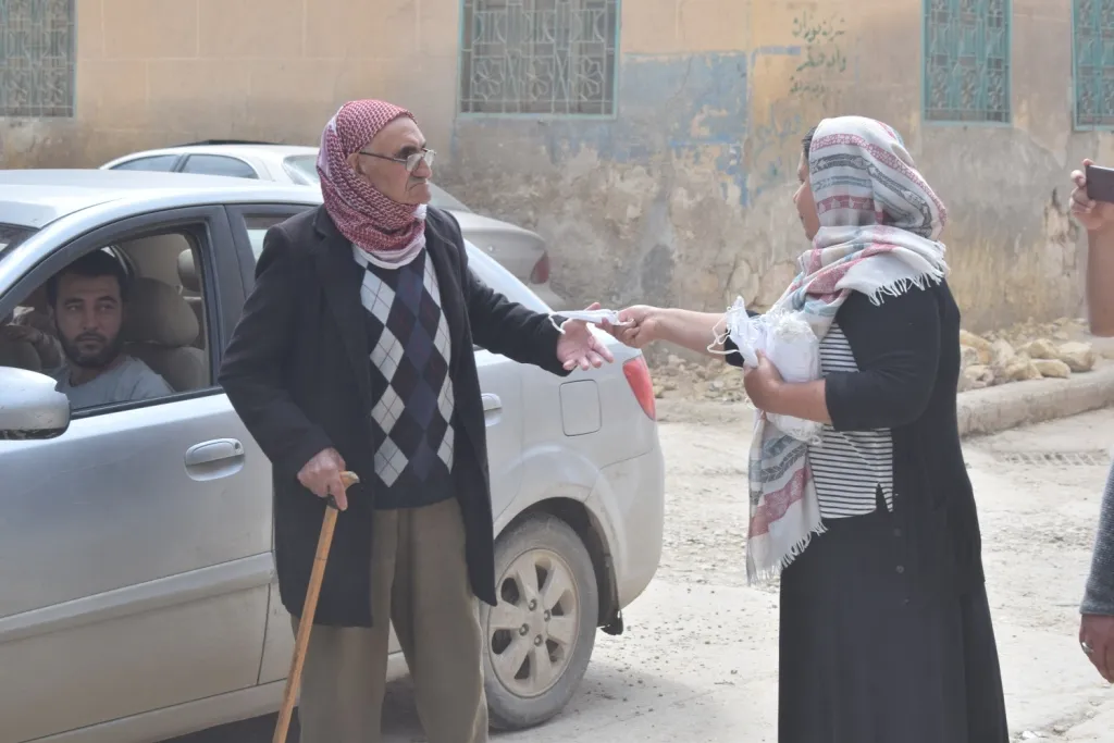 Kongreya Star 3 hezar û 500 mask li şêniyên Kobanê belav kirin