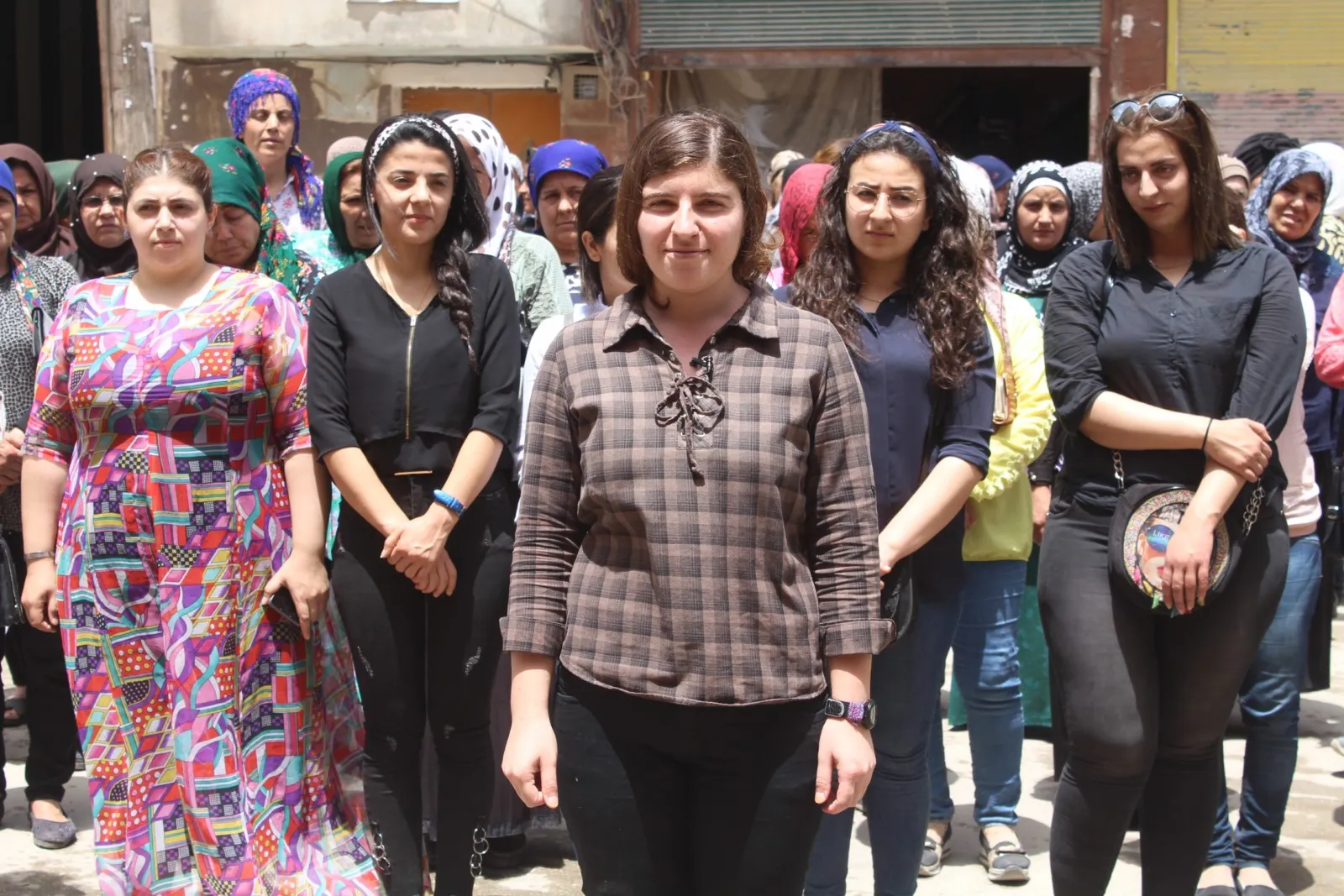 Jinên ciwan zextên dewleta Tirk ên li ser HDP’ê û saziyên jinan şermezar kirin
