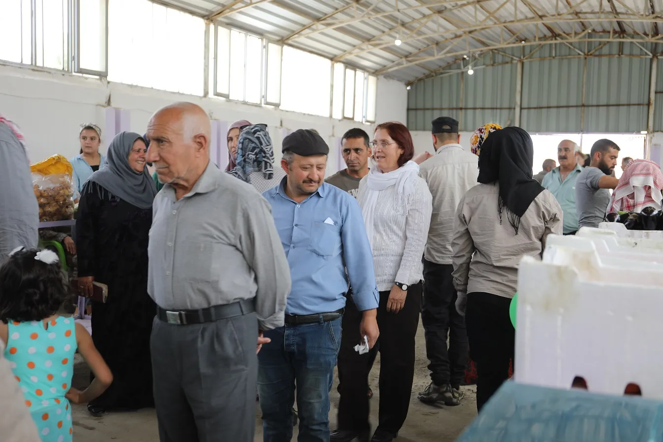 Li Amûdê li hemberî bihabûn û dabînkirina kar ji jinan re sûkek hat vekirin