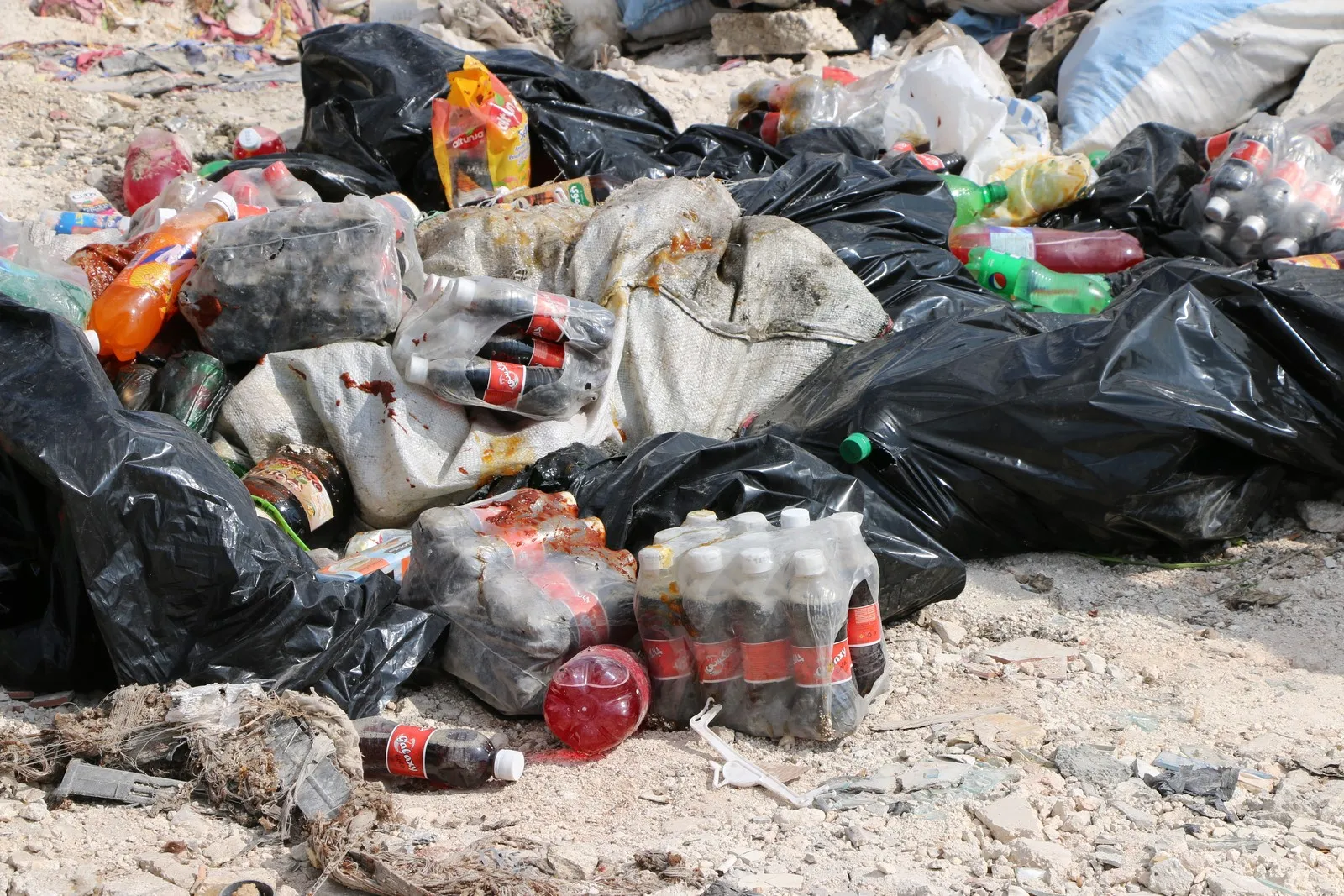 Li Helebê madeyên xwarinê yên demborî hatin avêtin