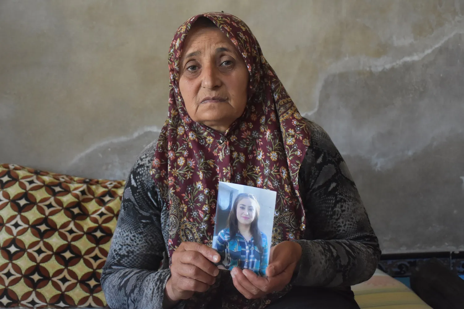 Dagirkeran jinek ciwan revand, malbat jî bang dike