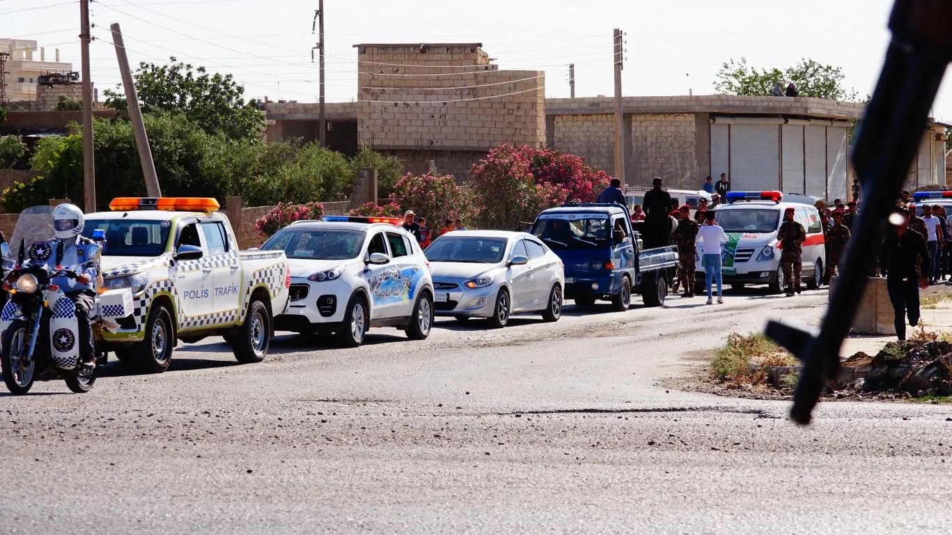 Cenazeyên şehîd Nûjiyan û El-Idlibê li Tebqayê hatin veşartin