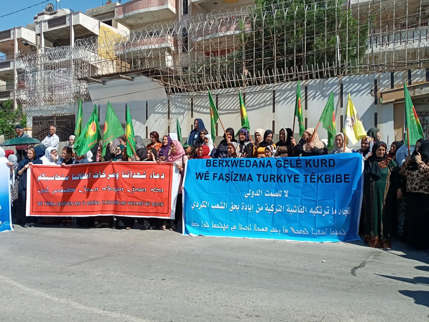 Gelên herêmên Firat û Cizîrê li dijî komkujiya dewleta Tirk daketin qadan