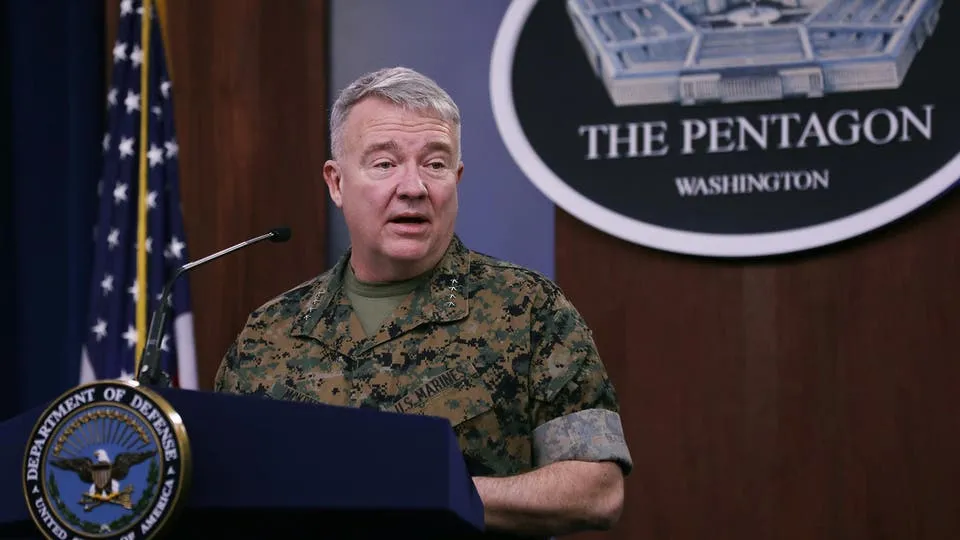 Fermandariya Navendî ya Amerîkayê: Bi sedema fişara Îranê em ji herêmê naçin