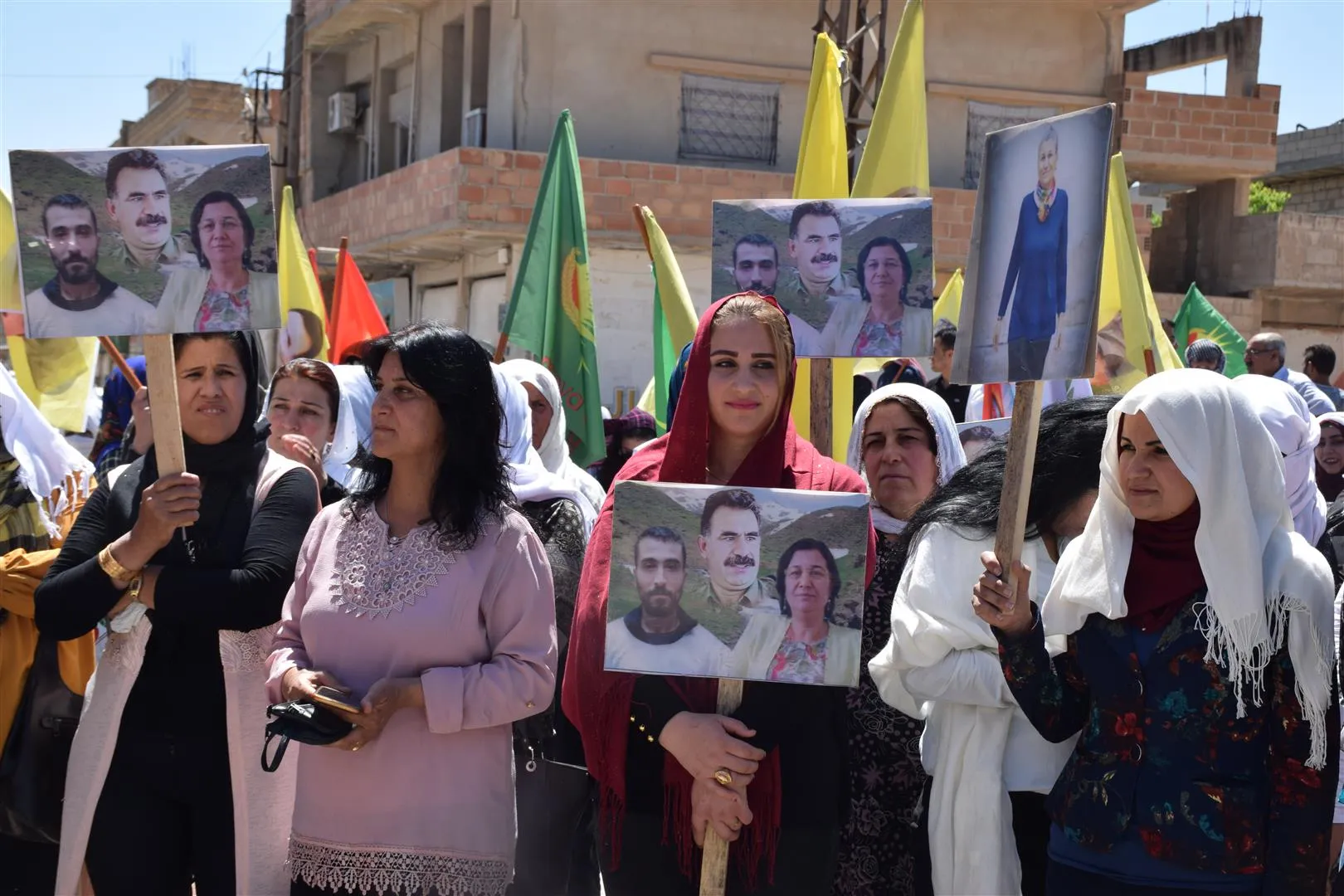 Li dijî girtina parlamenterên Kurd xwepêşandan