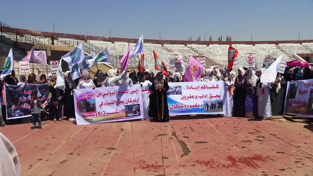 Rêveberiya Jinan a Reqayê li dijî sûcên dewleta Tirk çalakiyek li dar xist