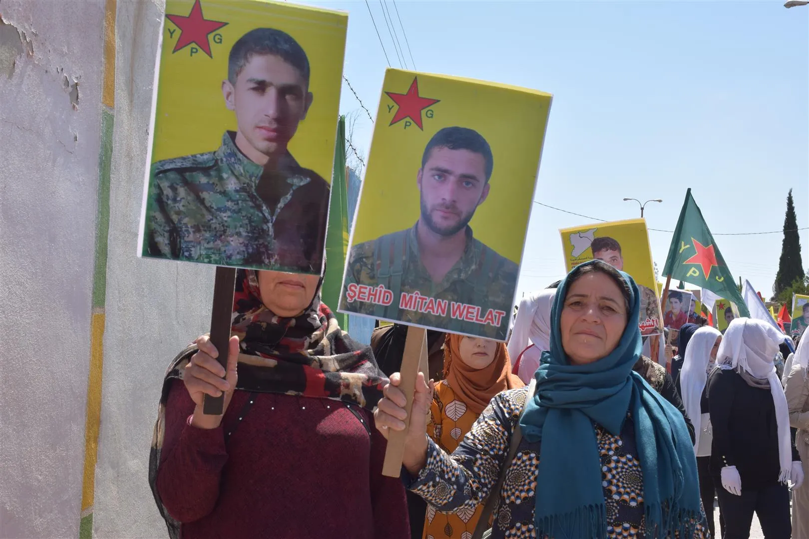 Li Bakur û Rojhilatê Sûriyê gel li dijî êrişên dewleta Tirk daket qadan