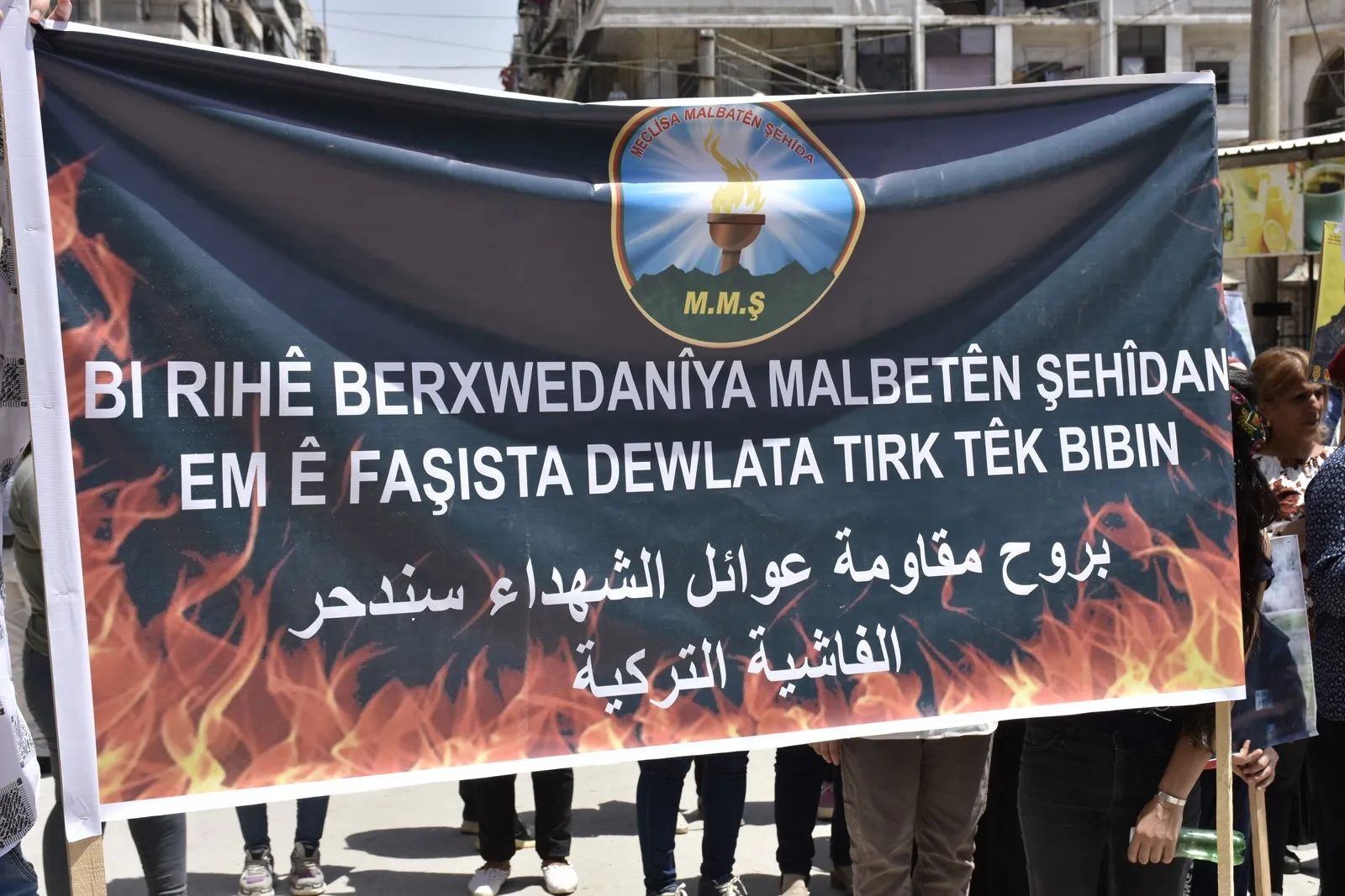 Li Bakur û Rojhilatê Sûriyê gel li dijî êrişên dewleta Tirk daket qadan