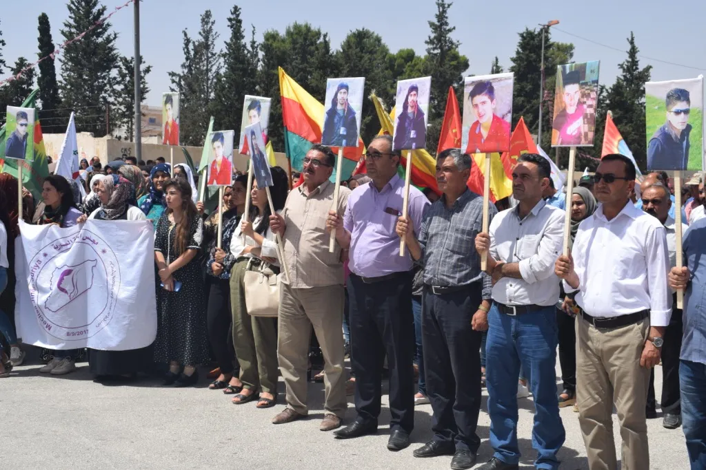 Li Bakur û Rojhilatê Sûriyê gel li dijî êrişên dewleta Tirk daket qadan