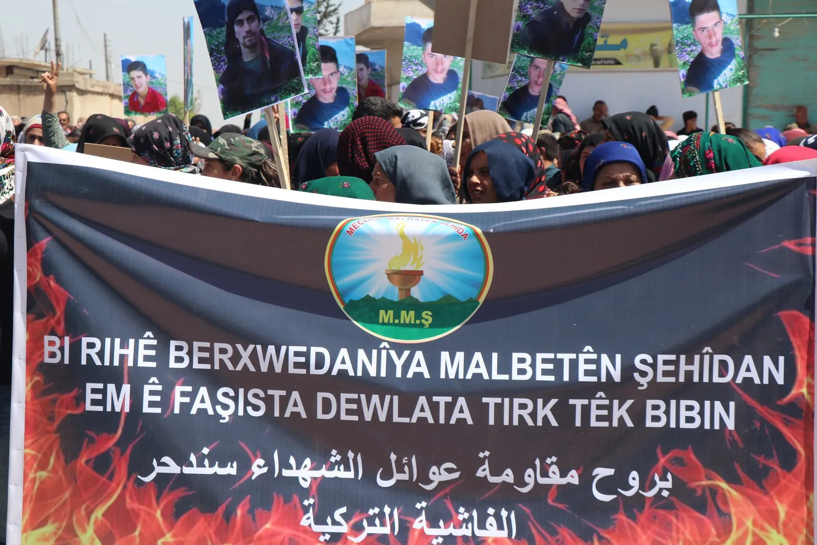 Li Bakur û Rojhilatê Sûriyê gel li dijî êrişên dewleta Tirk daket qadan