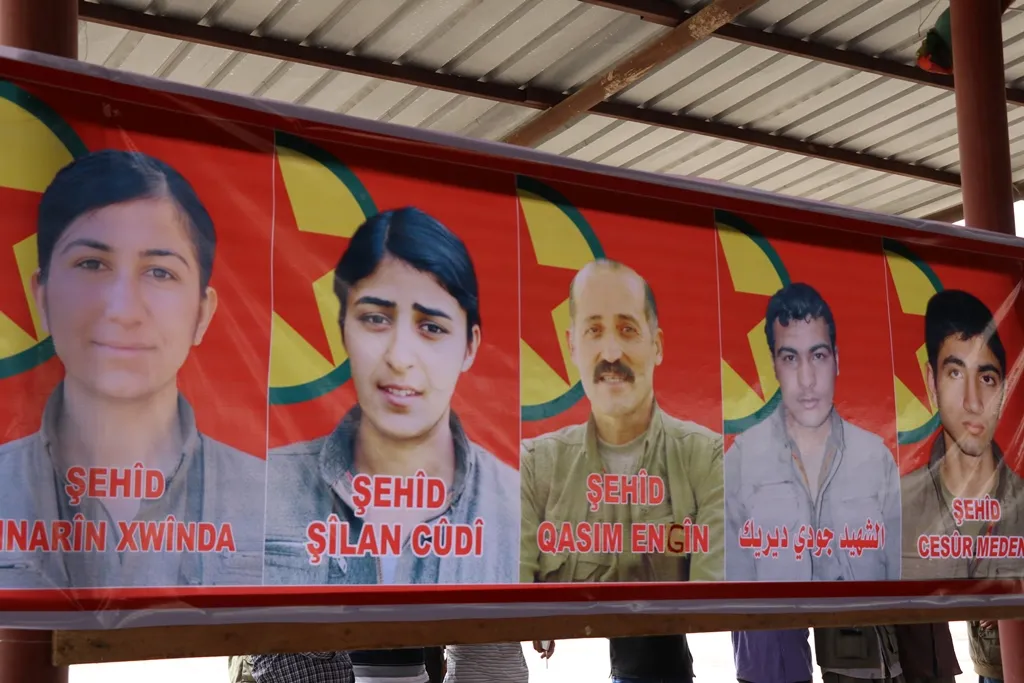​​​​​​​Şêniyên Dêrikê sersaxî ji malbatên 4 şehîdan re xwest