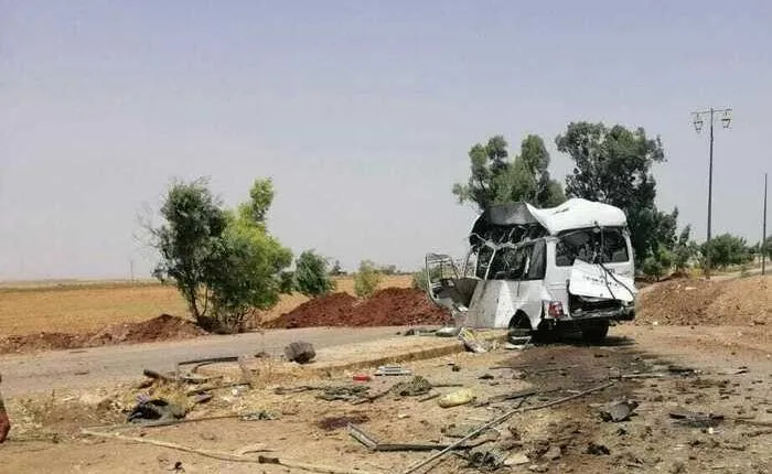 Li Derayê mayîn bi erebeya Feyleq El-Xamis teqiya, kuştî û birîndar hene