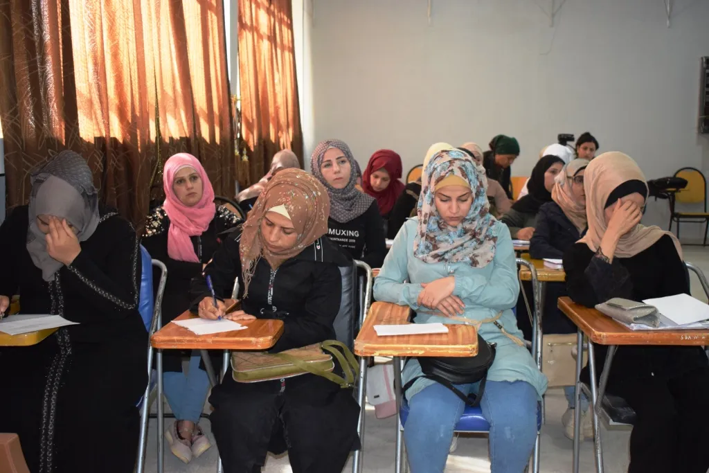 Mamosteyên Minbicê perwerdeya jineolojiyê dibînin
