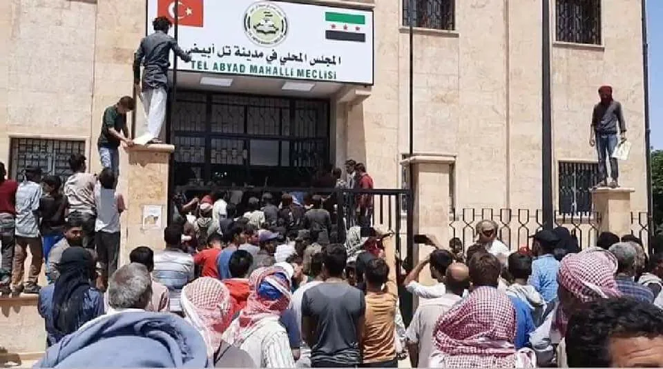 Xwepêşandêr derbasî Meclisa Herêmî ya Girê Spî yê dagirkirî bûn