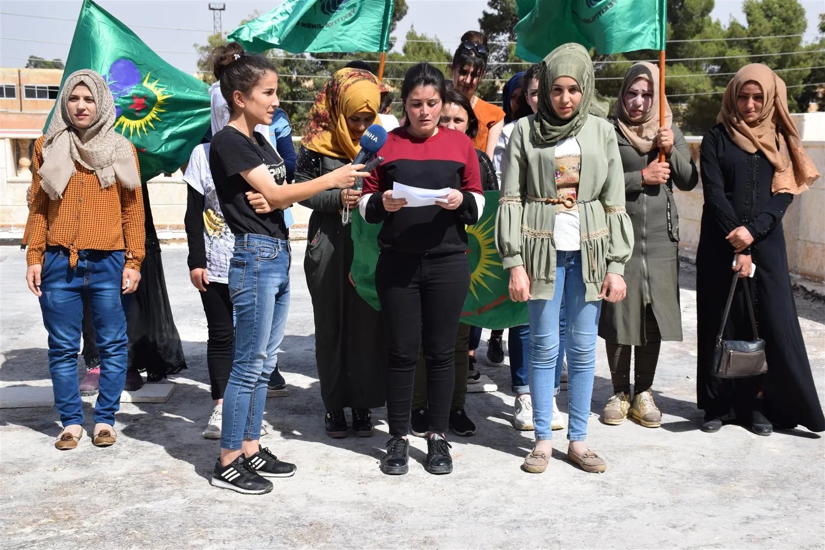 Jinên ciwan banga rawestandina binpêkirinên li Efrînê kirin